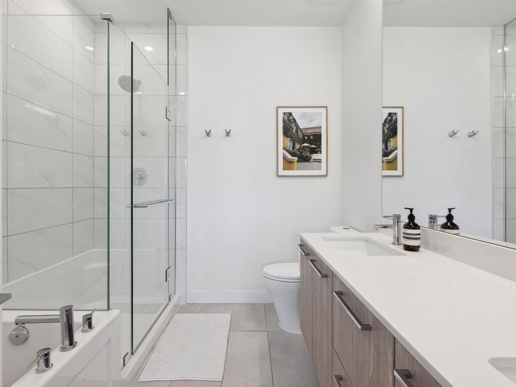 









602


Lile

Drive, 15,
North Vancouver,




BC
V7G 0B3

