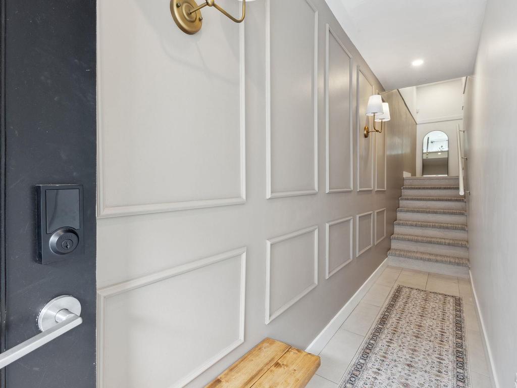 









602


Lile

Drive, 15,
North Vancouver,




BC
V7G 0B3

