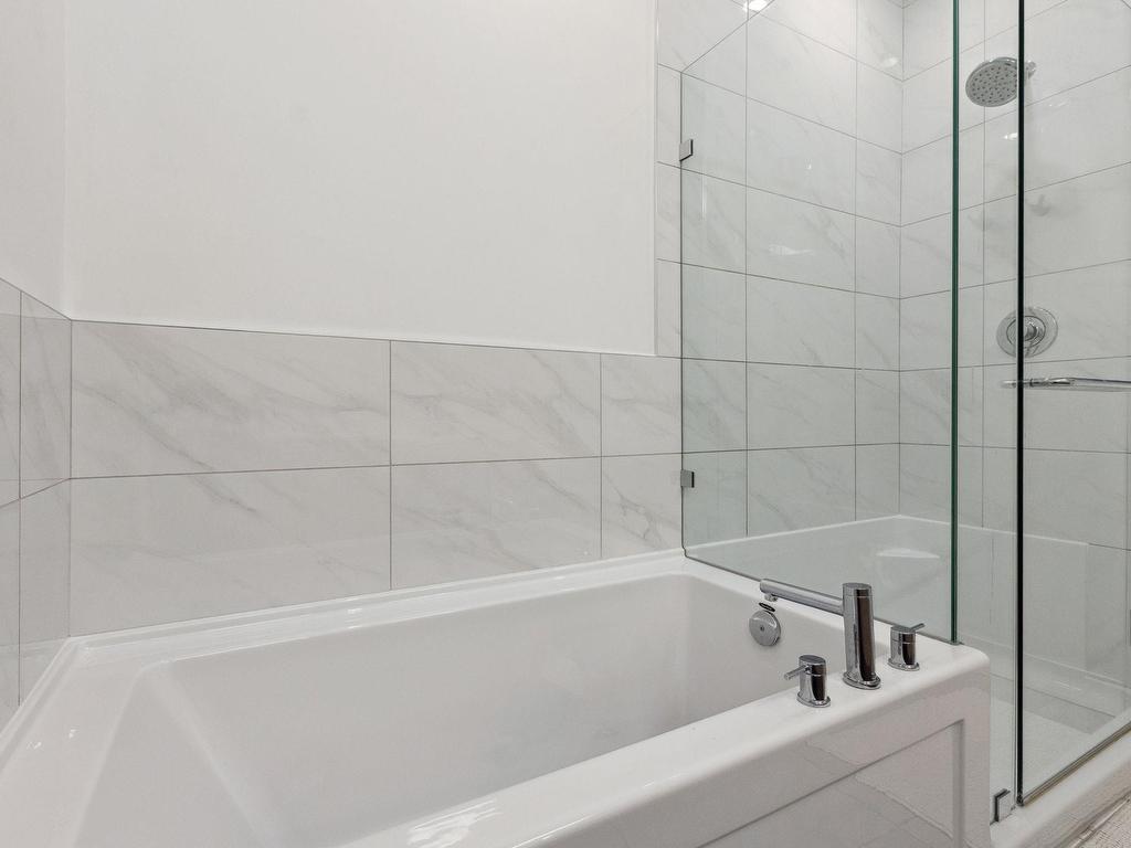 









602


Lile

Drive, 15,
North Vancouver,




BC
V7G 0B3

