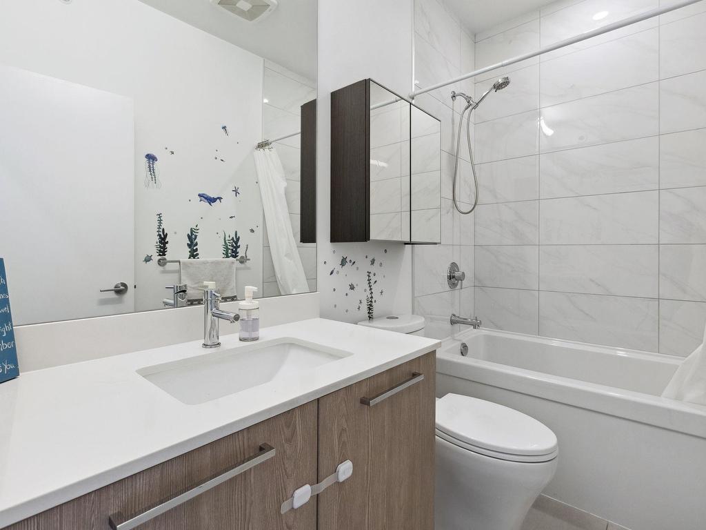 









602


Lile

Drive, 15,
North Vancouver,




BC
V7G 0B3

