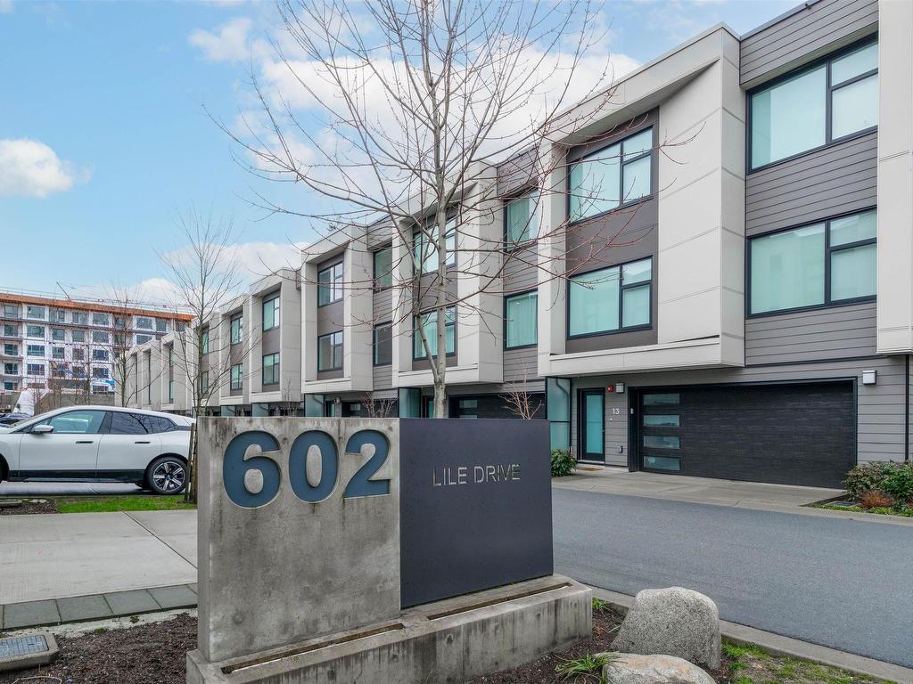 









602


Lile

Drive, 15,
North Vancouver,




BC
V7G 0B3

