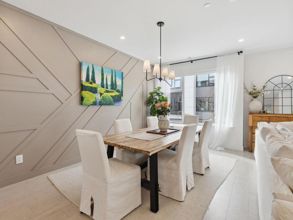 









602


Lile

Drive, 15,
North Vancouver,




BC
V7G 0B3

