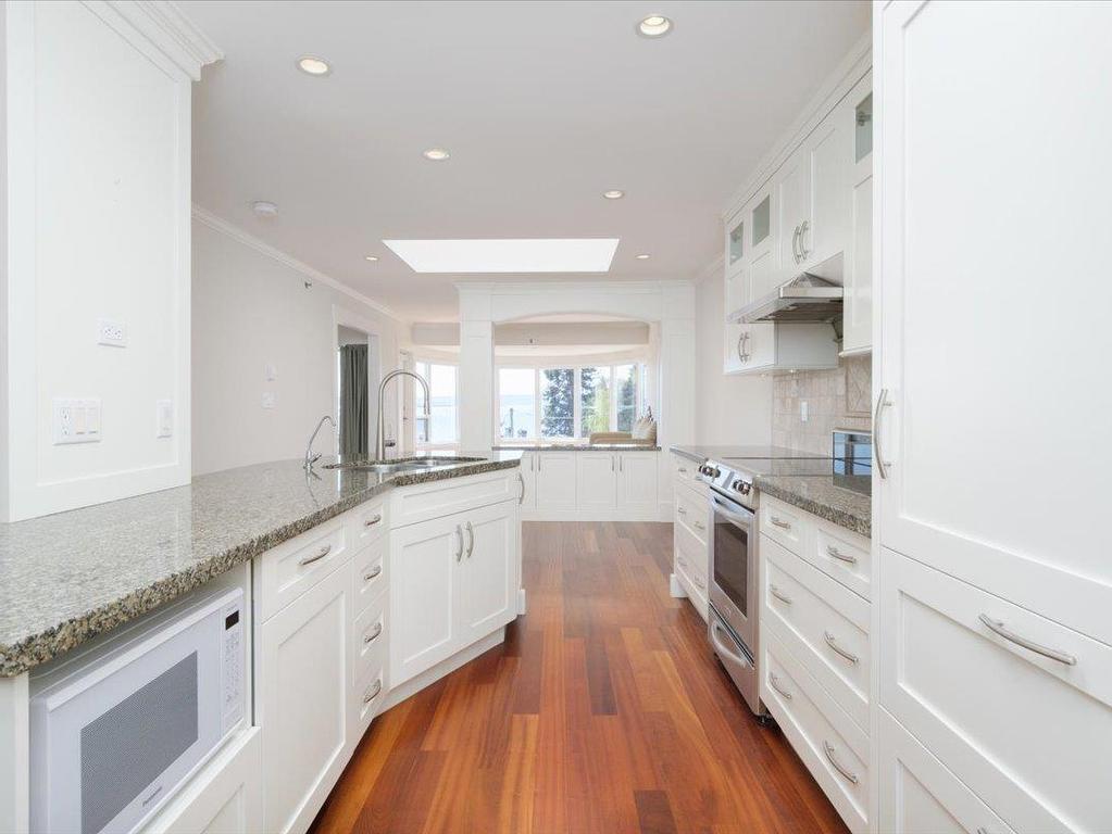 









2455


Bellevue

Avenue, 302,
West Vancouver,




BC
V7V 1E1

