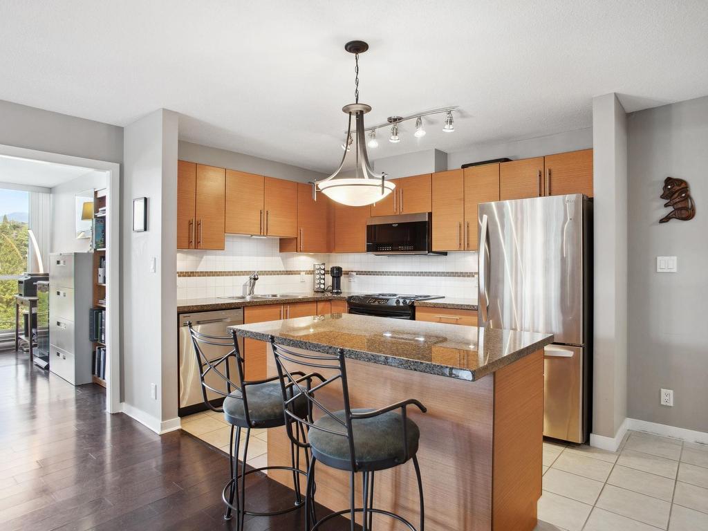 









2225


Holdom

Avenue, 906,
Burnaby,




BC
V5B 0A1

