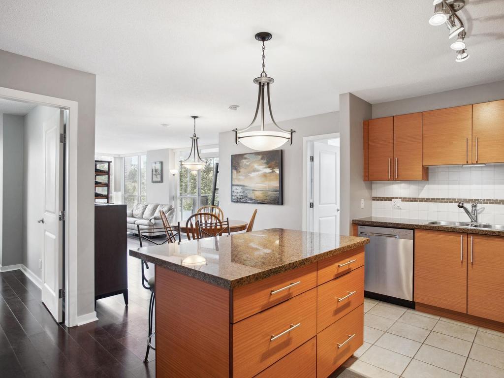 









2225


Holdom

Avenue, 906,
Burnaby,




BC
V5B 0A1

