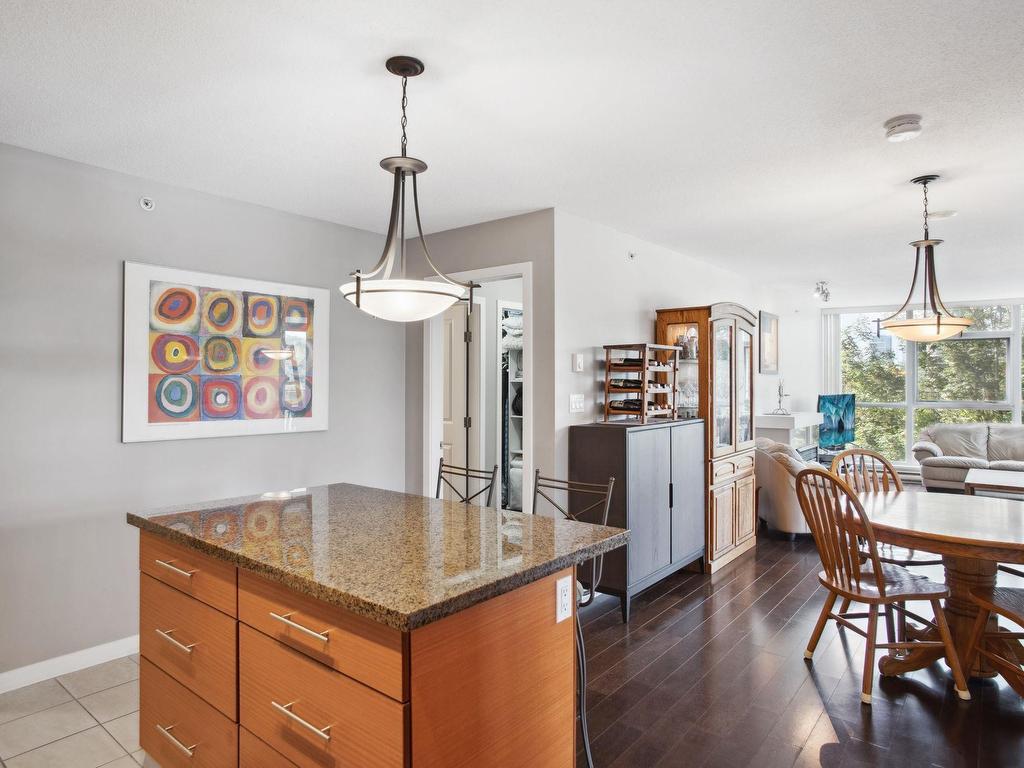 









2225


Holdom

Avenue, 906,
Burnaby,




BC
V5B 0A1

