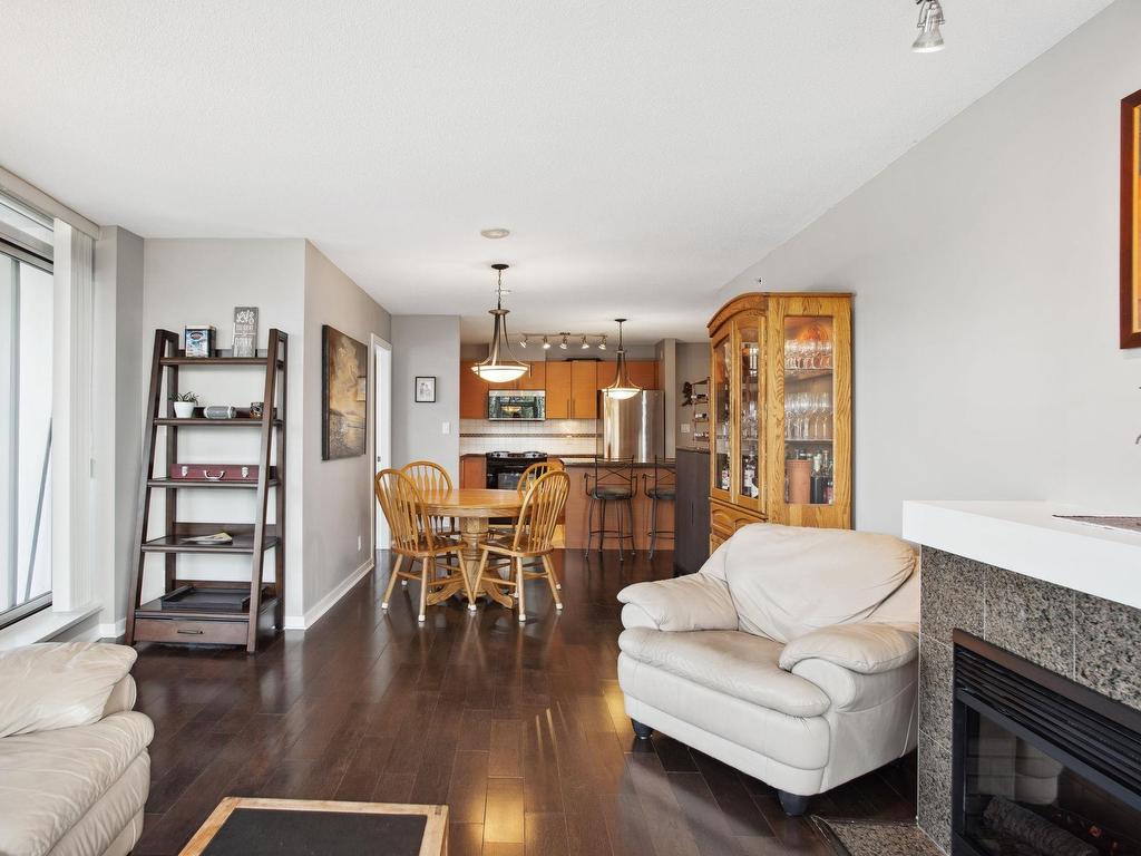 









2225


Holdom

Avenue, 906,
Burnaby,




BC
V5B 0A1

