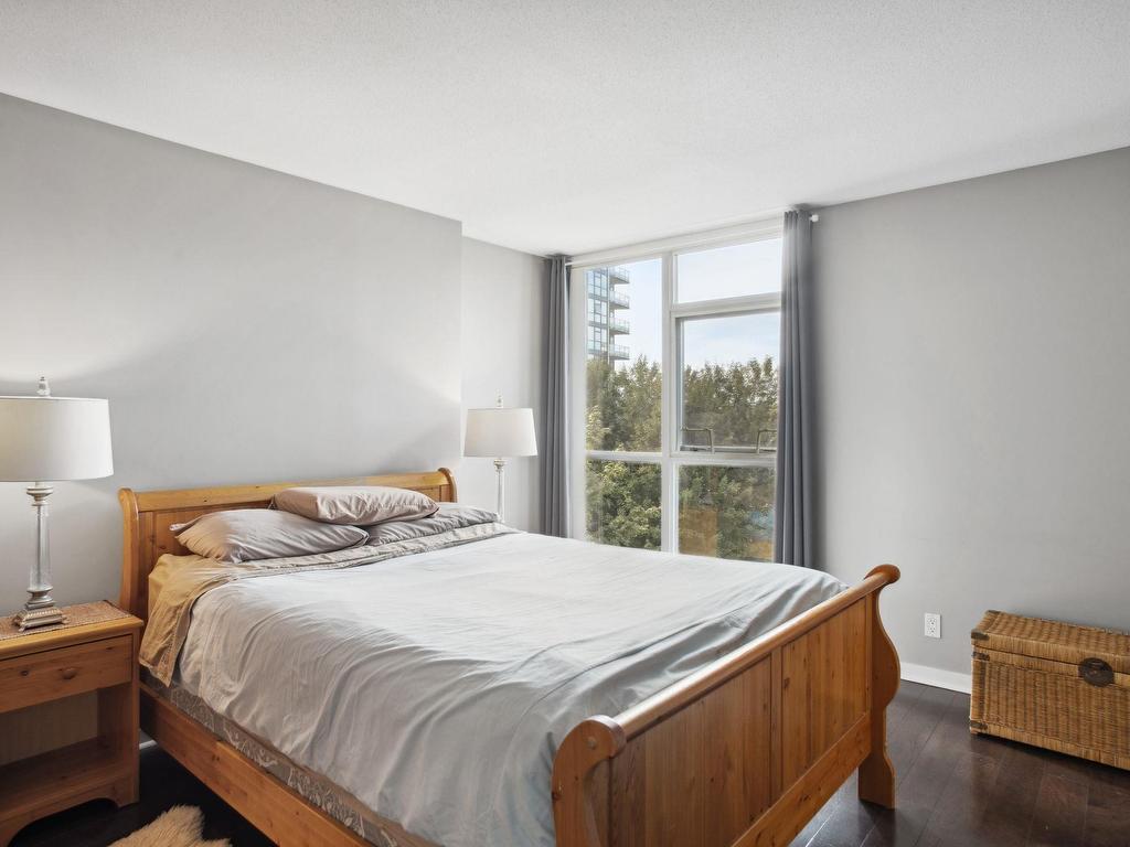









2225


Holdom

Avenue, 906,
Burnaby,




BC
V5B 0A1

