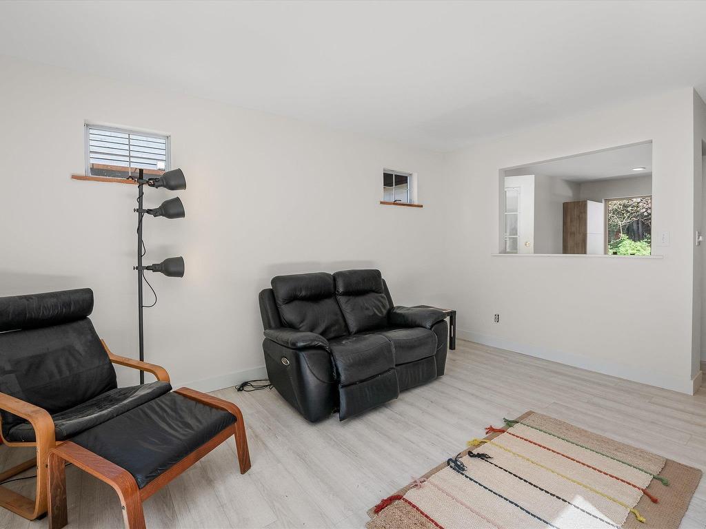 









40624


Perth

Drive,
Squamish,




BC
V0N 1T0

