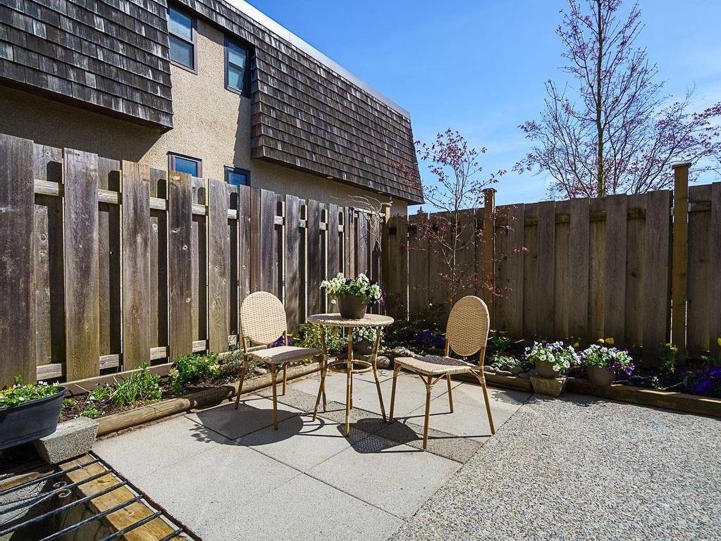 









1116


Premier

Street,
North Vancouver,




BC
V7J 2H3

