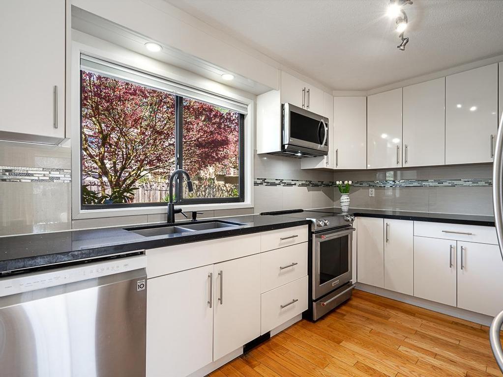 









1116


Premier

Street,
North Vancouver,




BC
V7J 2H3

