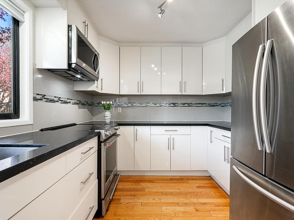 









1116


Premier

Street,
North Vancouver,




BC
V7J 2H3

