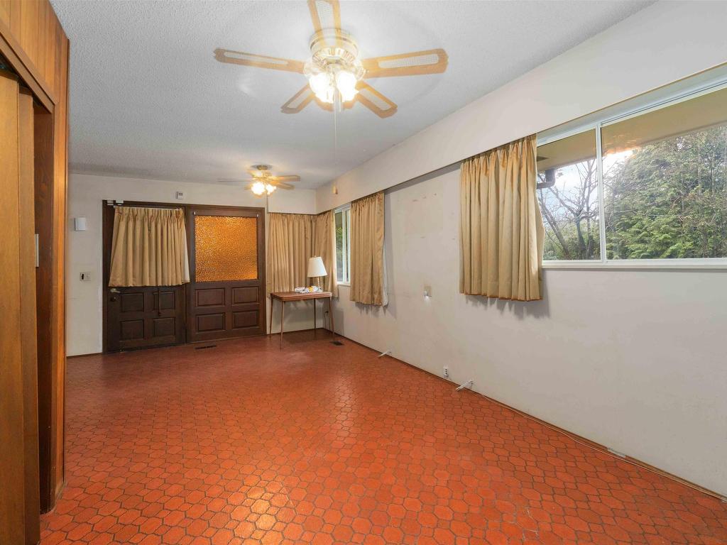 









901


Como Lake

Avenue,
Coquitlam,




BC
V3J 3N4

