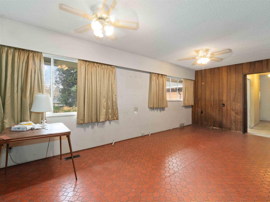 









901


Como Lake

Avenue,
Coquitlam,




BC
V3J 3N4

