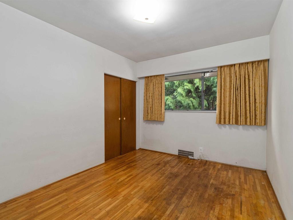 









901


Como Lake

Avenue,
Coquitlam,




BC
V3J 3N4

