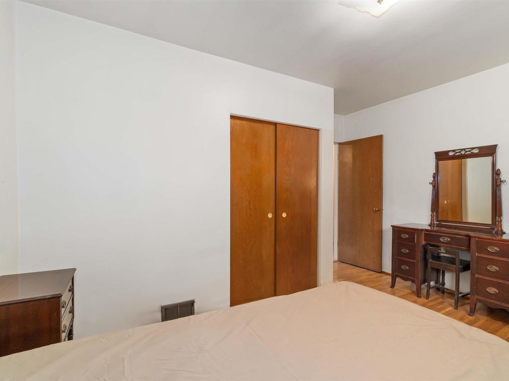 









901


Como Lake

Avenue,
Coquitlam,




BC
V3J 3N4

