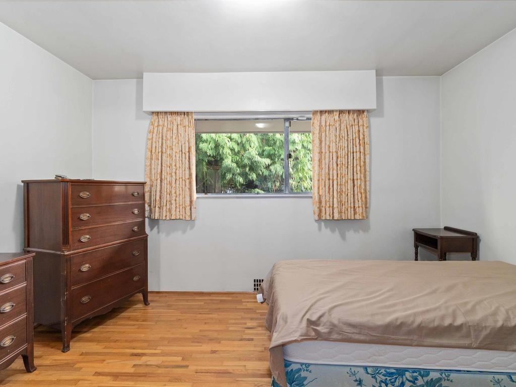 









901


Como Lake

Avenue,
Coquitlam,




BC
V3J 3N4

