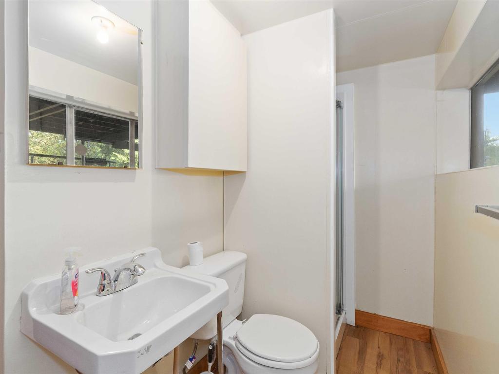 









901


Como Lake

Avenue,
Coquitlam,




BC
V3J 3N4

