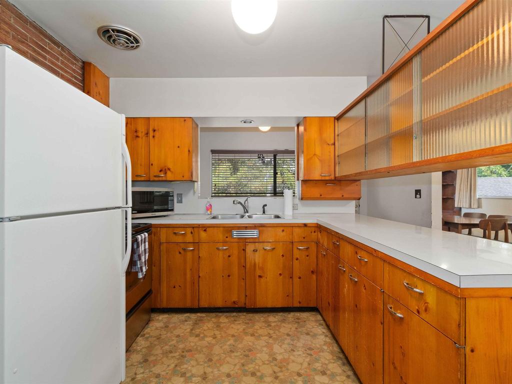 









901


Como Lake

Avenue,
Coquitlam,




BC
V3J 3N4

