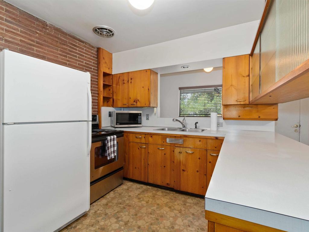 









901


Como Lake

Avenue,
Coquitlam,




BC
V3J 3N4

