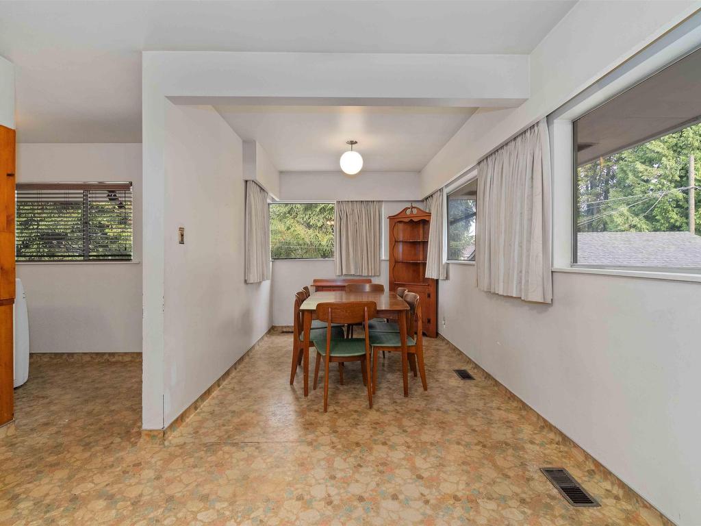 









901


Como Lake

Avenue,
Coquitlam,




BC
V3J 3N4

