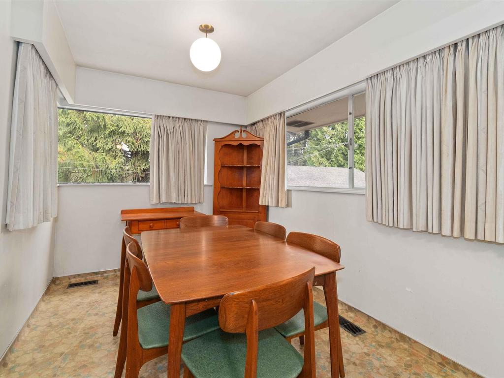 









901


Como Lake

Avenue,
Coquitlam,




BC
V3J 3N4

