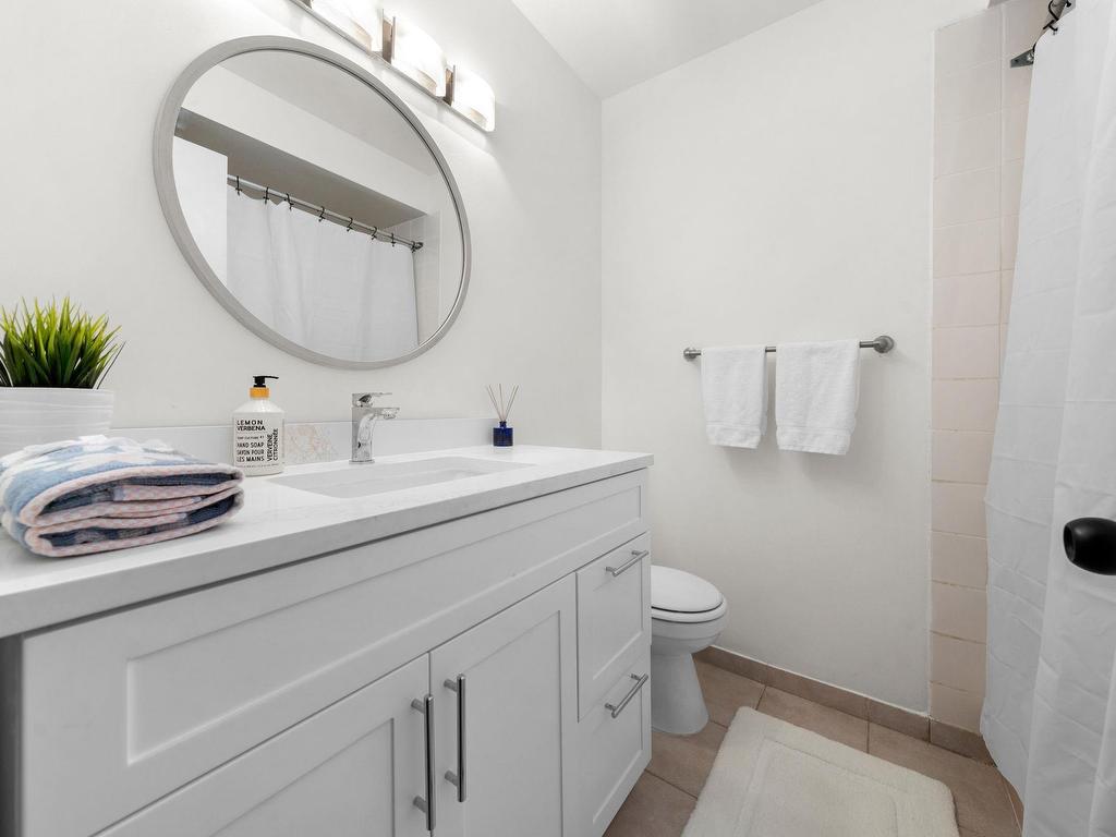 









834


Premier

Street, 15,
North Vancouver,




BC
V7J 2G9

