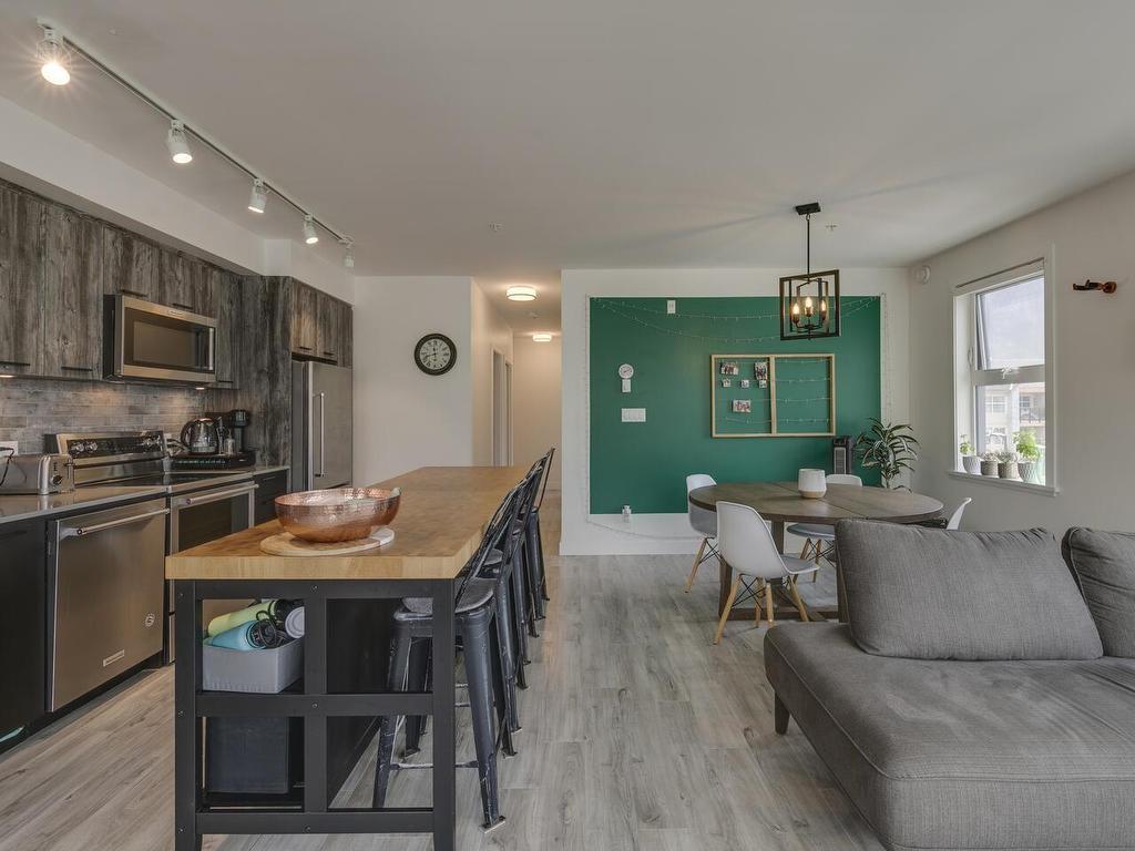 









38013


Third

Avenue, 401,
Squamish,




BC
V8B 0Z8

