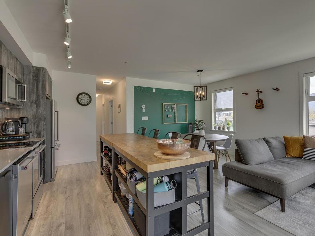 









38013


Third

Avenue, 401,
Squamish,




BC
V8B 0Z8

