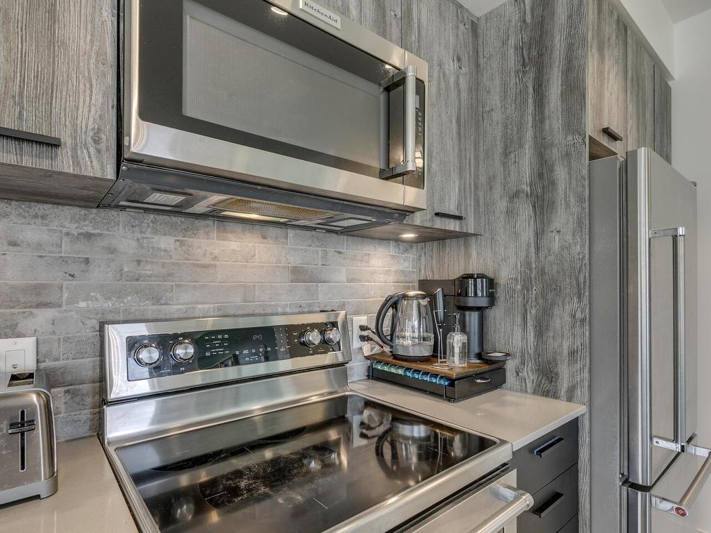 









38013


Third

Avenue, 401,
Squamish,




BC
V8B 0Z8

