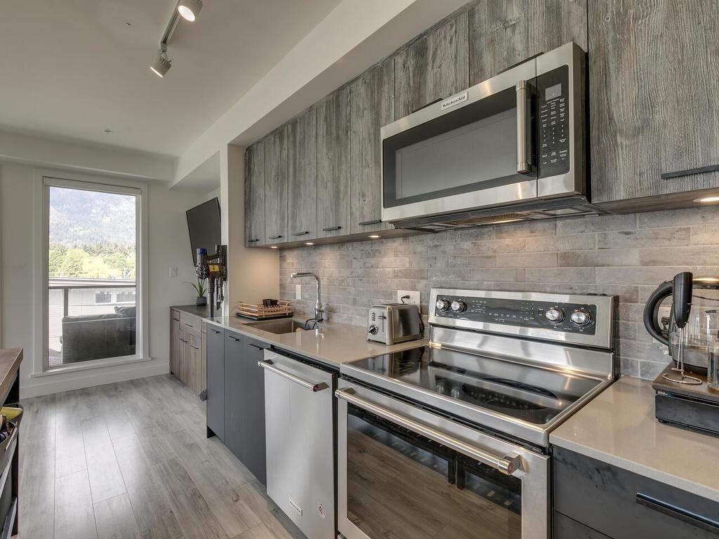 









38013


Third

Avenue, 401,
Squamish,




BC
V8B 0Z8

