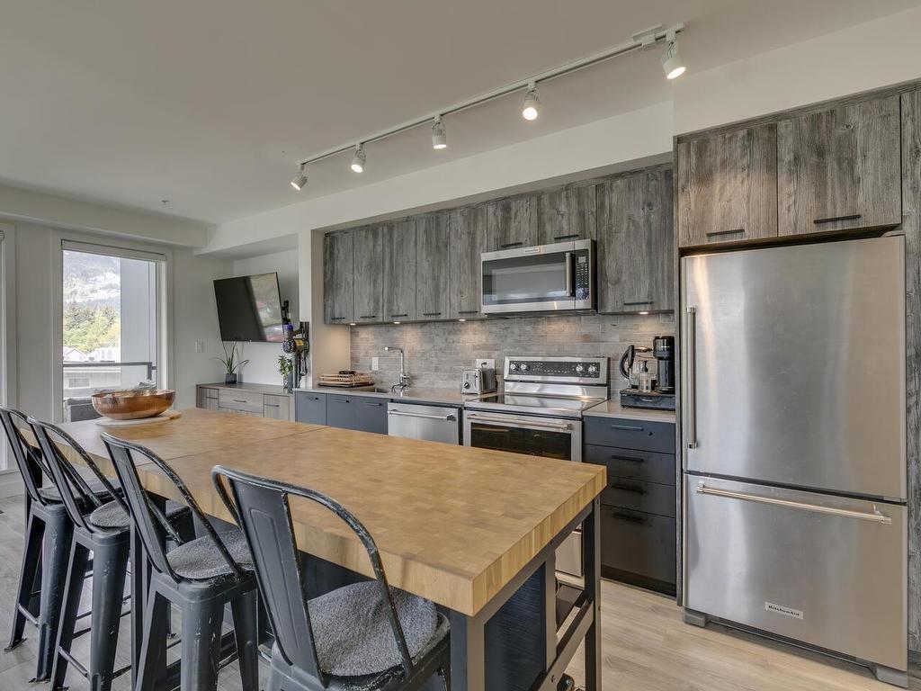 









38013


Third

Avenue, 401,
Squamish,




BC
V8B 0Z8

