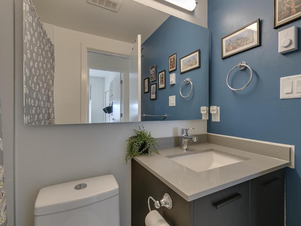 









38013


Third

Avenue, 401,
Squamish,




BC
V8B 0Z8

