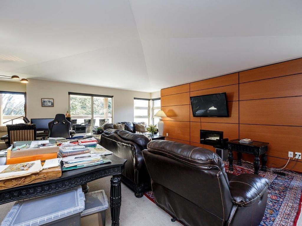 









2832


Capilano

Road, PH1,
North Vancouver,




BC
V7R 4H5

