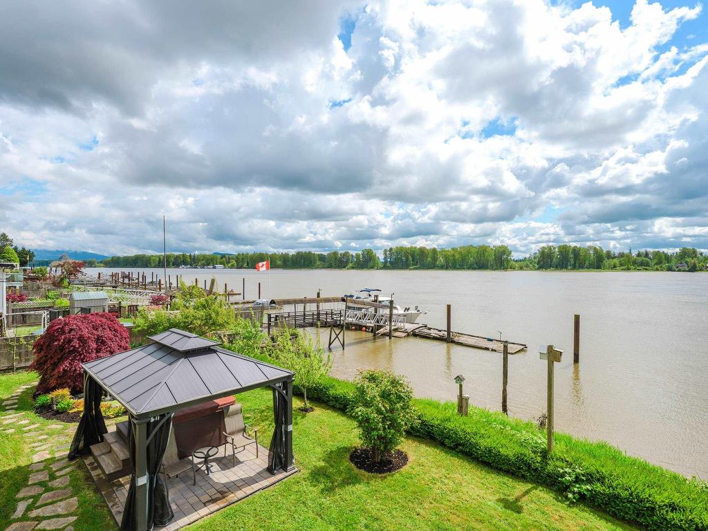 









20282


Wharf

Street,
Maple Ridge,




BC
V2X 1A3

