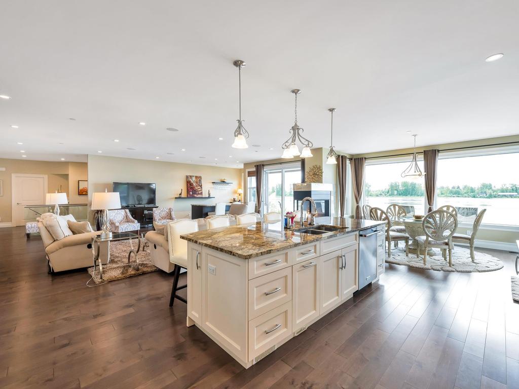 









20282


Wharf

Street,
Maple Ridge,




BC
V2X 1A3

