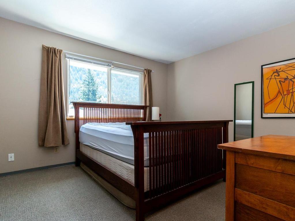 









38227


Hemlock

Avenue,
Squamish,




BC
V8B 0X1

