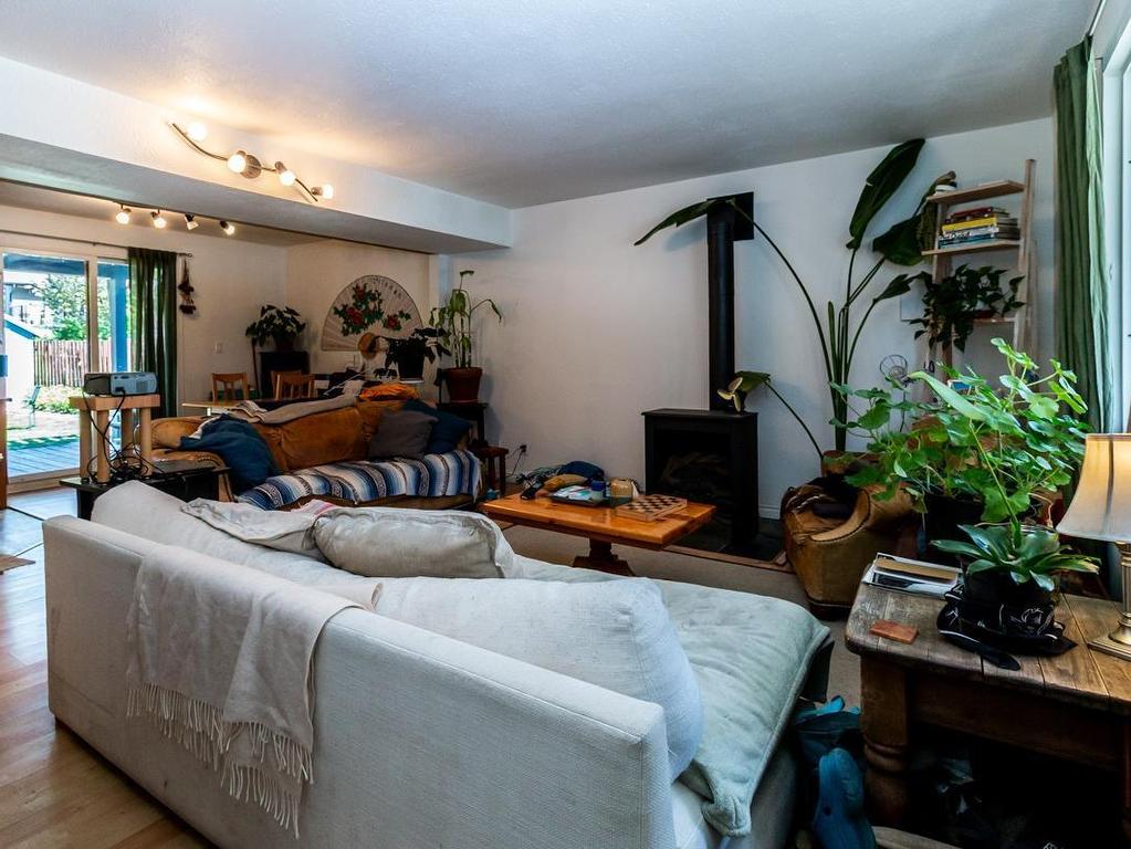 









38227


Hemlock

Avenue,
Squamish,




BC
V8B 0X1

