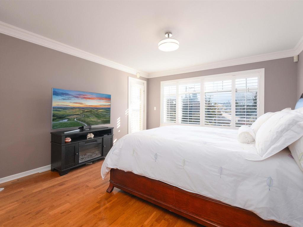 









288


6th

Street East, 209,
North Vancouver,




BC
V7L 1P5

