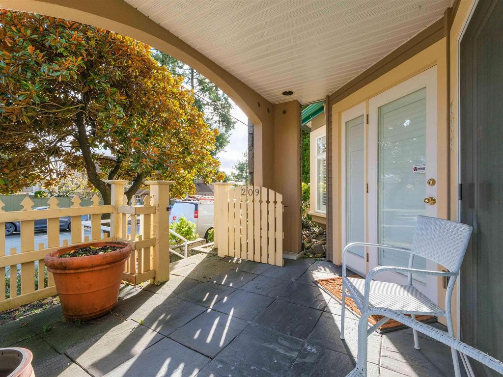 









288


6th

Street East, 209,
North Vancouver,




BC
V7L 1P5

