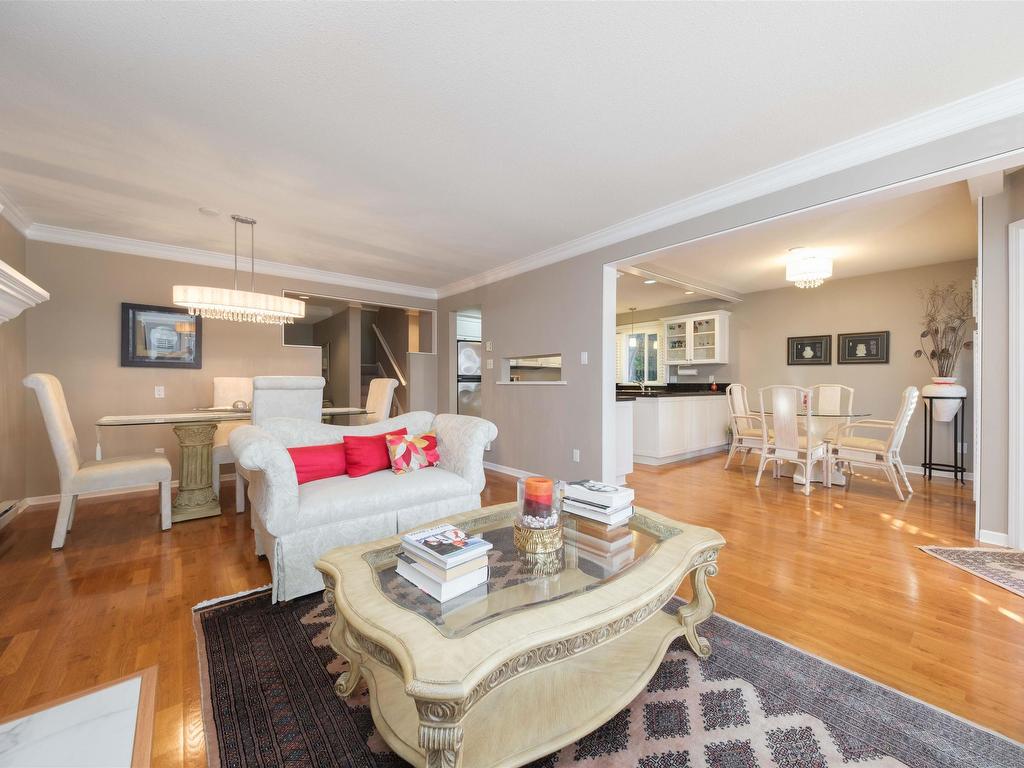 









288


6th

Street East, 209,
North Vancouver,




BC
V7L 1P5

