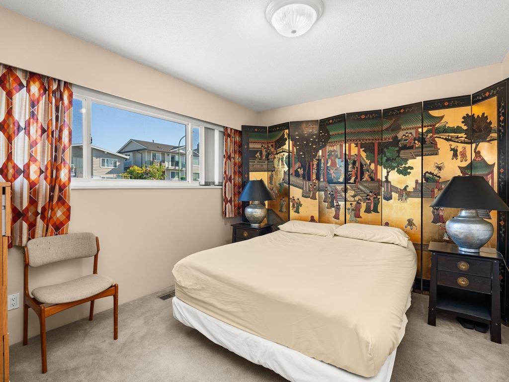 









8915


Monroe

Avenue,
Burnaby,




BC
V3N 4E7

