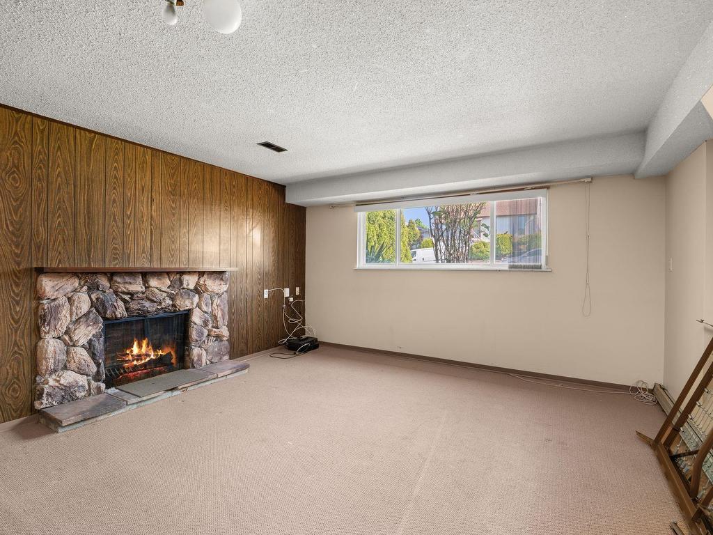 









8915


Monroe

Avenue,
Burnaby,




BC
V3N 4E7


