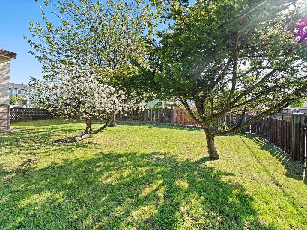 









8915


Monroe

Avenue,
Burnaby,




BC
V3N 4E7

