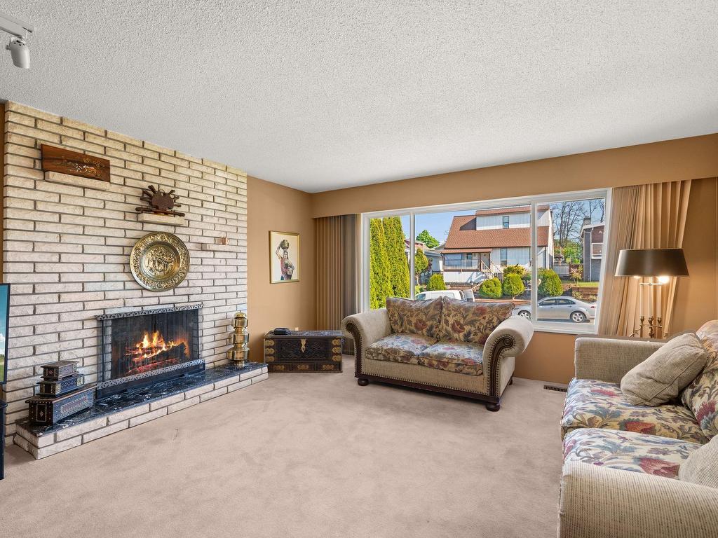 









8915


Monroe

Avenue,
Burnaby,




BC
V3N 4E7

