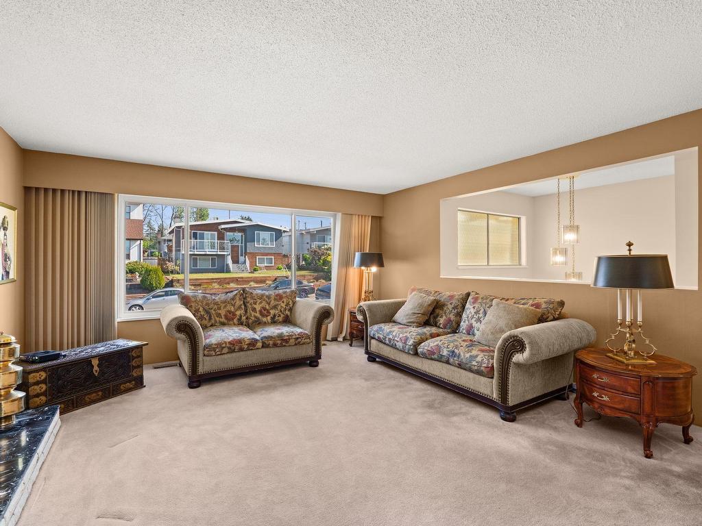 









8915


Monroe

Avenue,
Burnaby,




BC
V3N 4E7

