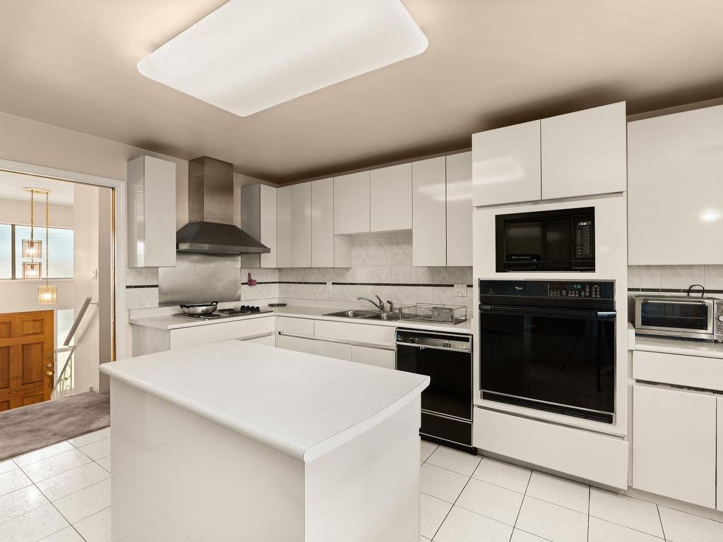 









8915


Monroe

Avenue,
Burnaby,




BC
V3N 4E7

