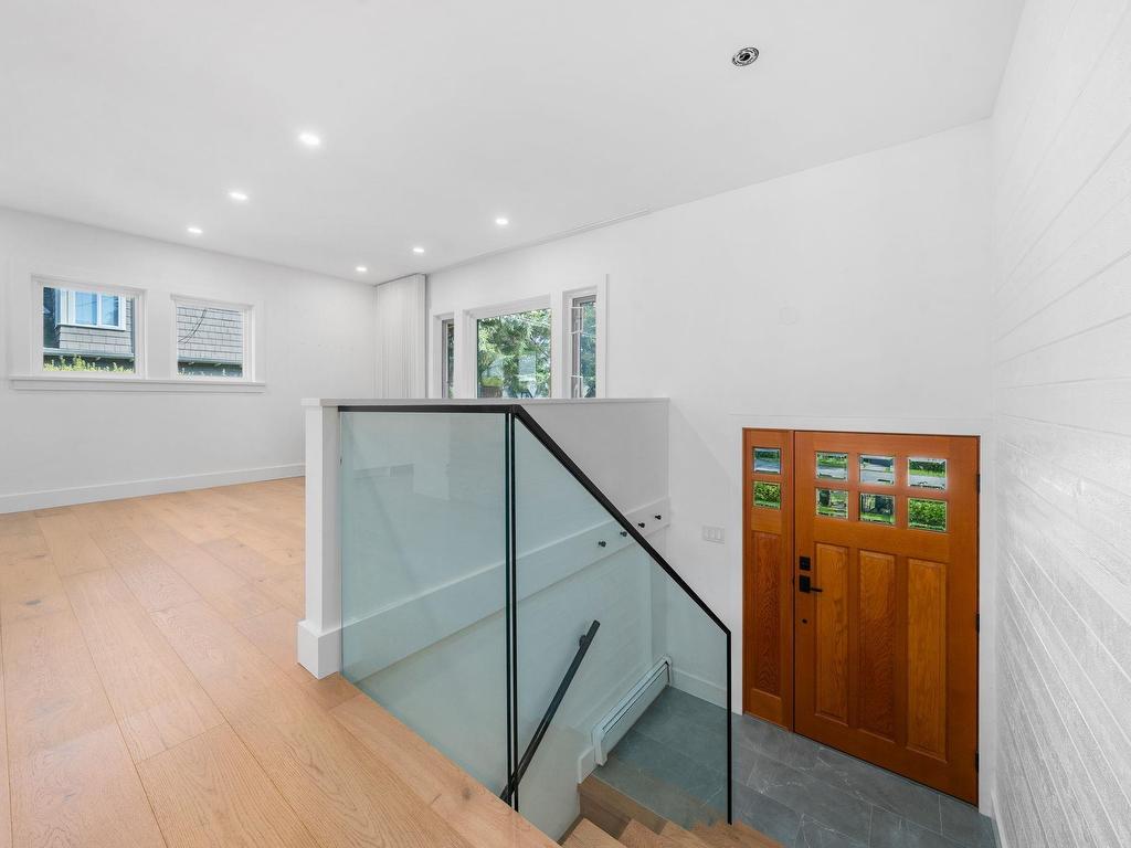 









532


18th

Street East,
North Vancouver,




BC
V7L 2Y3

