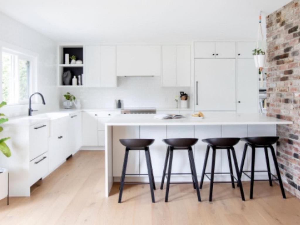 









532


18th

Street East,
North Vancouver,




BC
V7L 2Y3

