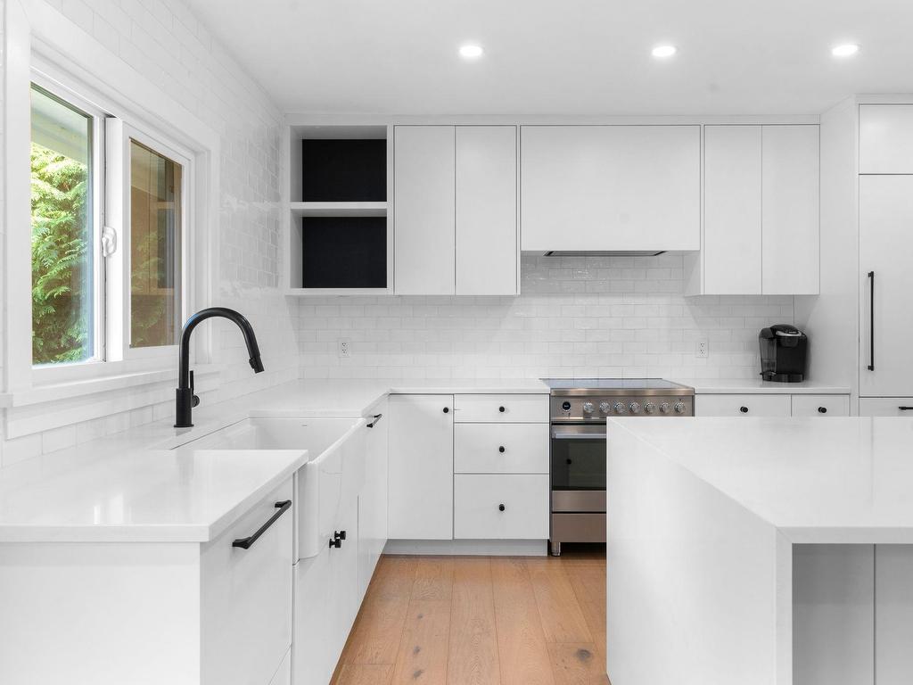 









532


18th

Street East,
North Vancouver,




BC
V7L 2Y3

